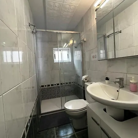Lightbooking Agua Garcia Con Terraza 아파트